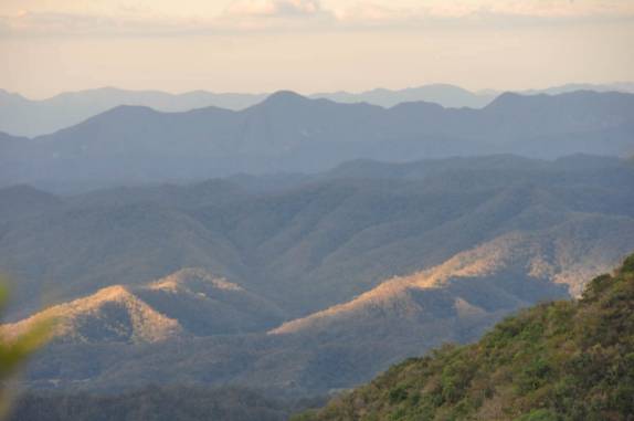 Últimas luzes do sol iluminam paisagem no caminho para Monteagudo - Bolívia